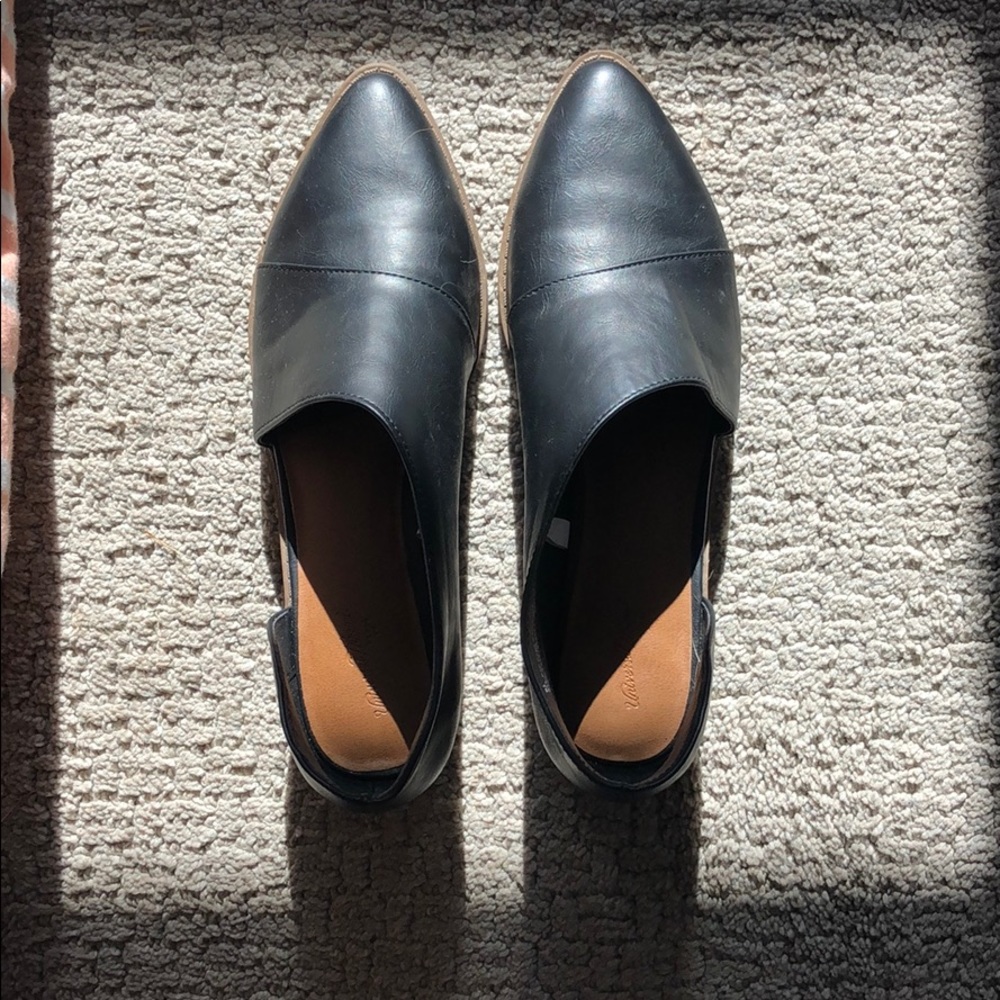 Black dress shoe